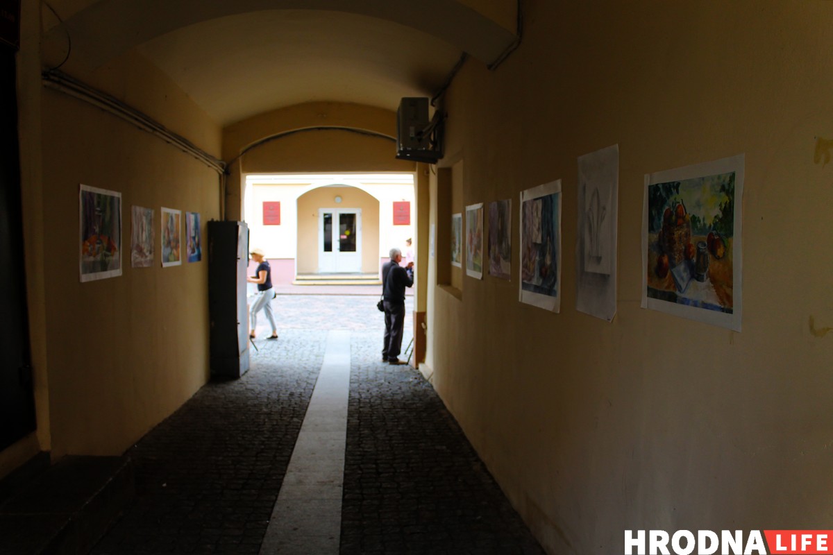 В Гродно появилась "Выставка в подворотне". Кто ее создал? В Гродно появилась "Выставка в подворотне". Кто ее создал?