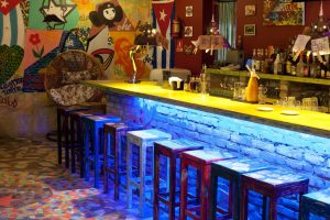 «С таким режимом работы нас ждет банкротство». Бар "Куба" может закрыться из-за запретов городских властей бар "Куба"