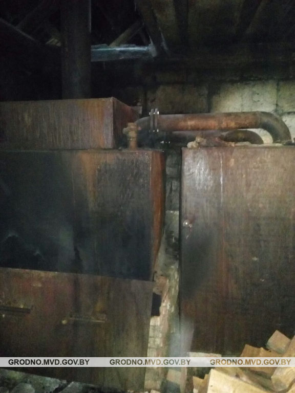 Сварщик изготовил 1700 литров браги на ферме, где он и работает Сварщик изготовил 1700 литров браги на ферме, где он и работает