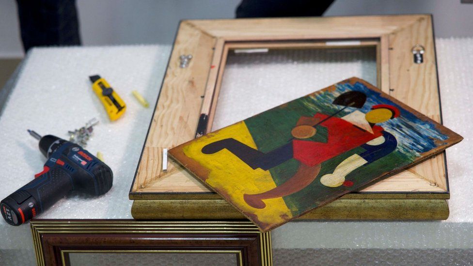 Малевич? Почему белорусы не спешат с экспертизой "Человека с лопатой" Малевич? Почему белорусы не спешат с экспертизой "Человека с лопатой"