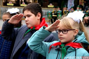 ВИДЕО: как юных гродненцев принимают в пионеры 