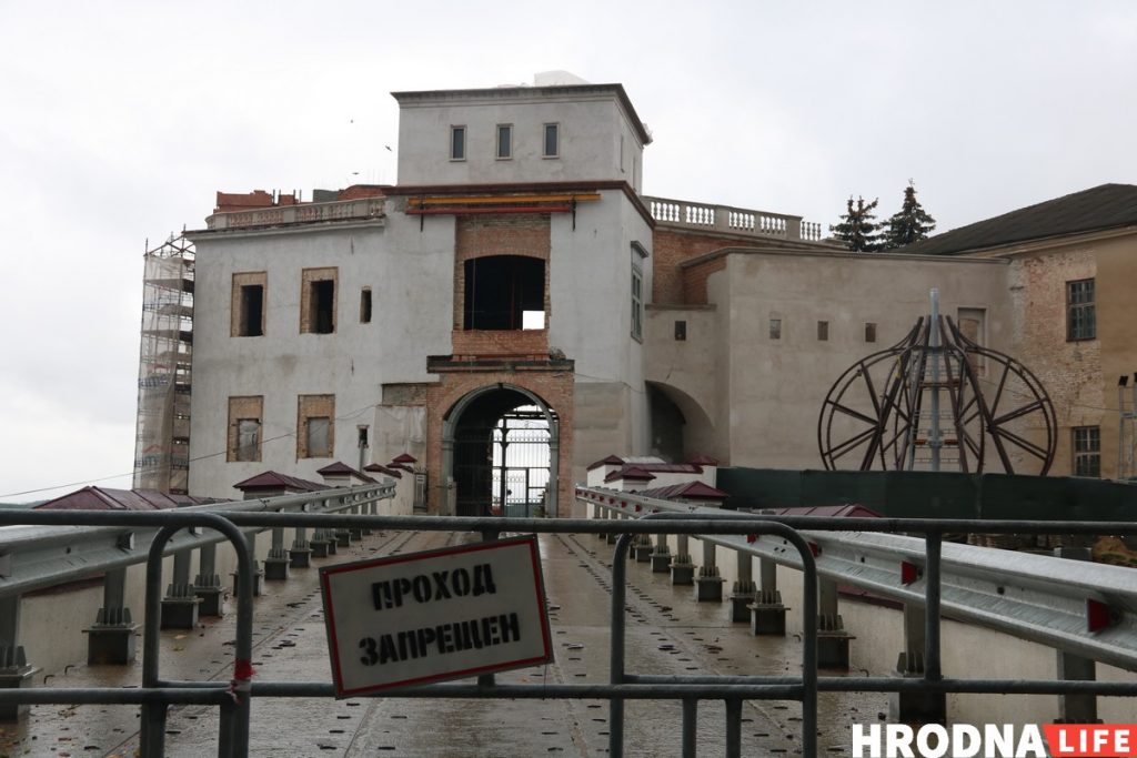 стары замак рэастащрацыя