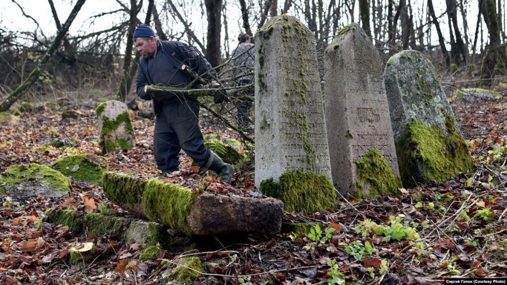 У Крэве талакой аднаўляюць габрэйскія пахаваньні, сярод якіх — магілы продкаў ізраільскага прэмʼера Нэтаньягу