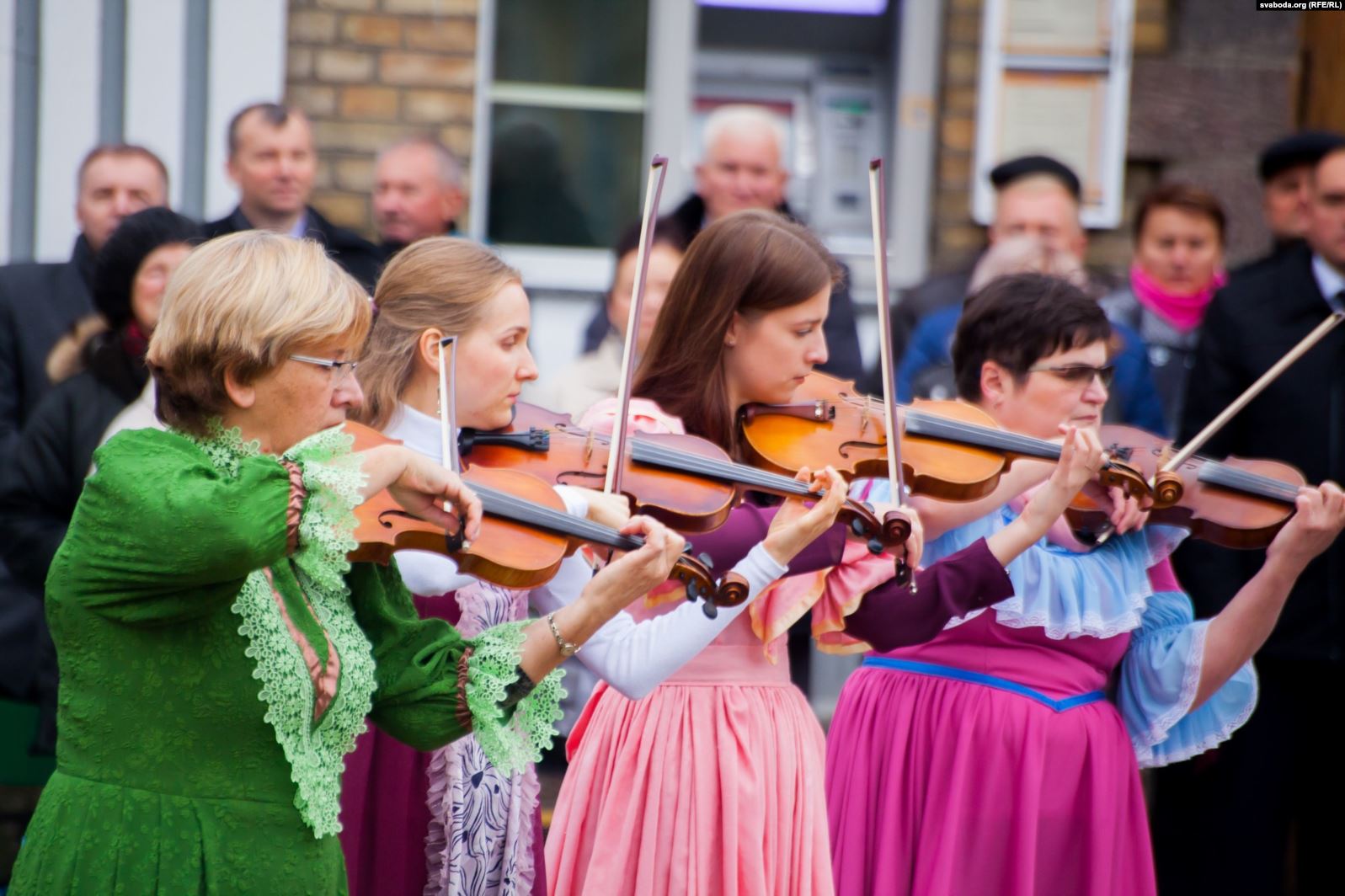 В Слониме открыли бюст Михаилу Казимеру Огинскому В Слониме открыли бюст Михаилу Казимеру Огинскому