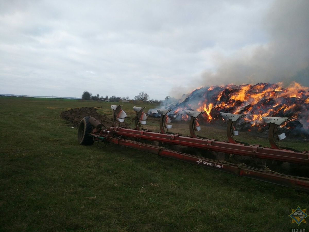 Дети игрались с зажигалкой и сожгли 100 тонн соломы Дети игрались с зажигалкой и сожгли 100 тонн соломы