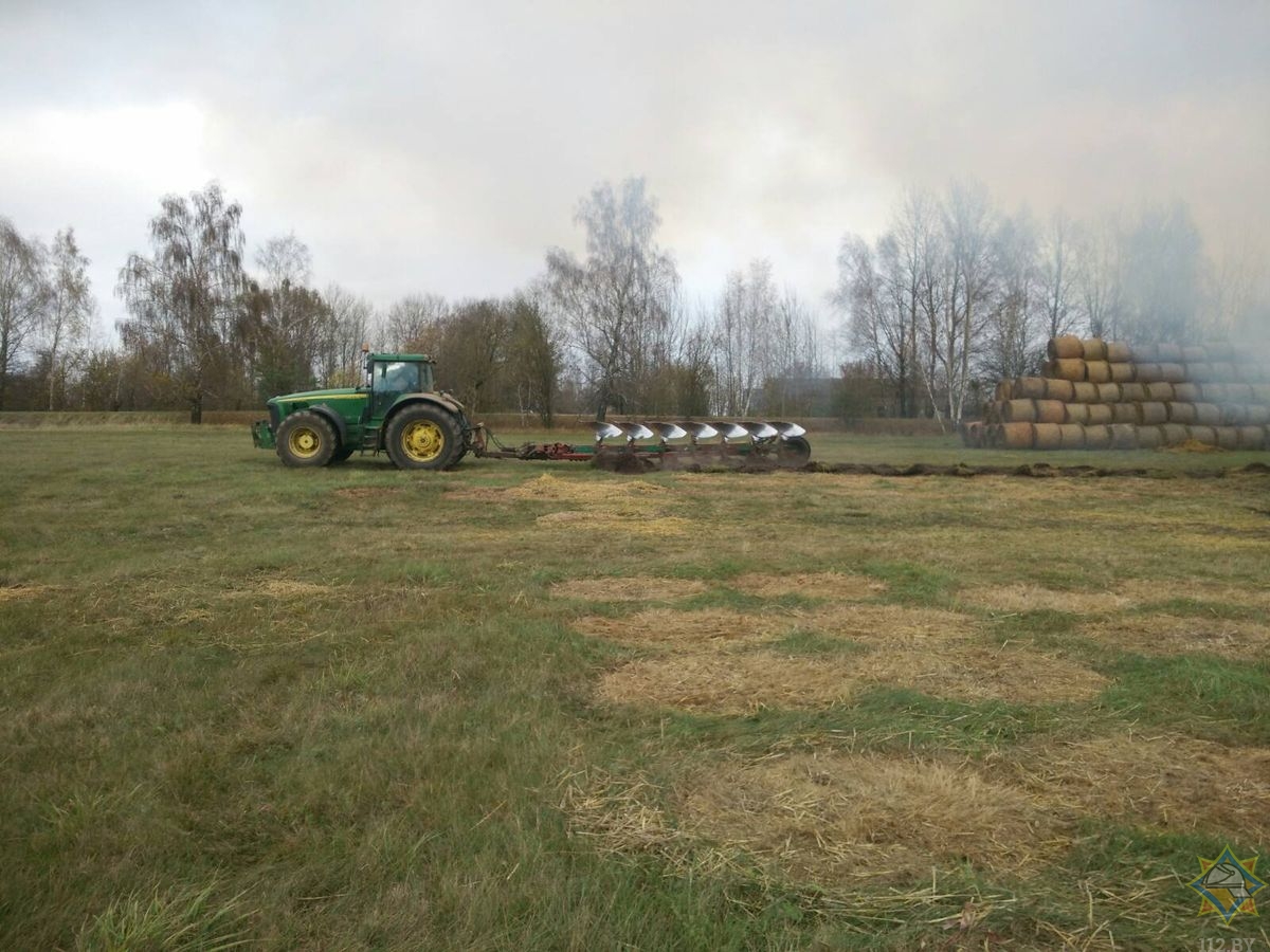 Дети игрались с зажигалкой и сожгли 100 тонн соломы Дети игрались с зажигалкой и сожгли 100 тонн соломы