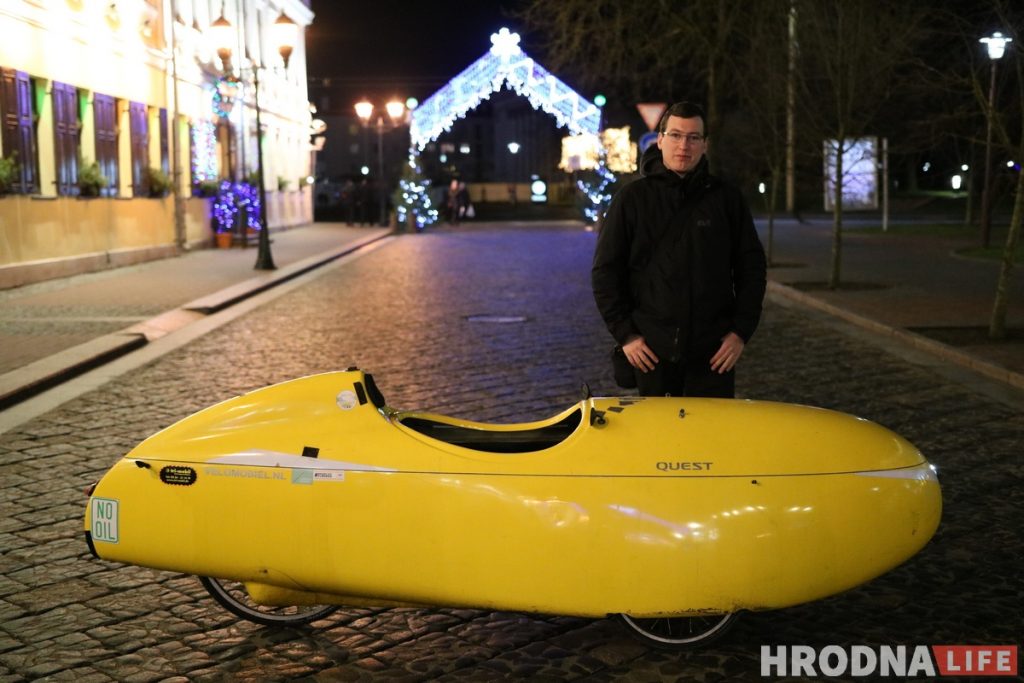 Яша Бойттлер путешественник на желтом веломобиле. Желтый веломобиль из Германии