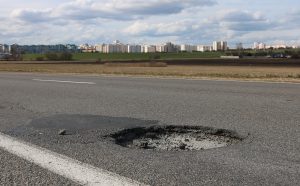 разбитая дорога асфальт