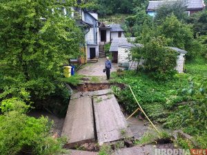 Жителей домов на берегу Городничанки, «отрезанных от мира» после разрушения моста, переселят Жителей домов на берегу Городничанки, «отрезанных от мира» после разрушения моста, переселят