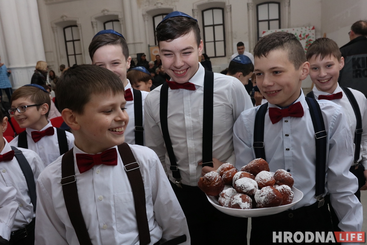 Гродненские евреи начали отмечать Хануку (ФОТО) Гродненские евреи начали отмечать Хануку (ФОТО)