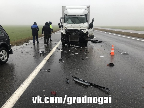 Грузовик в тумане врезался в трактор под Гродно