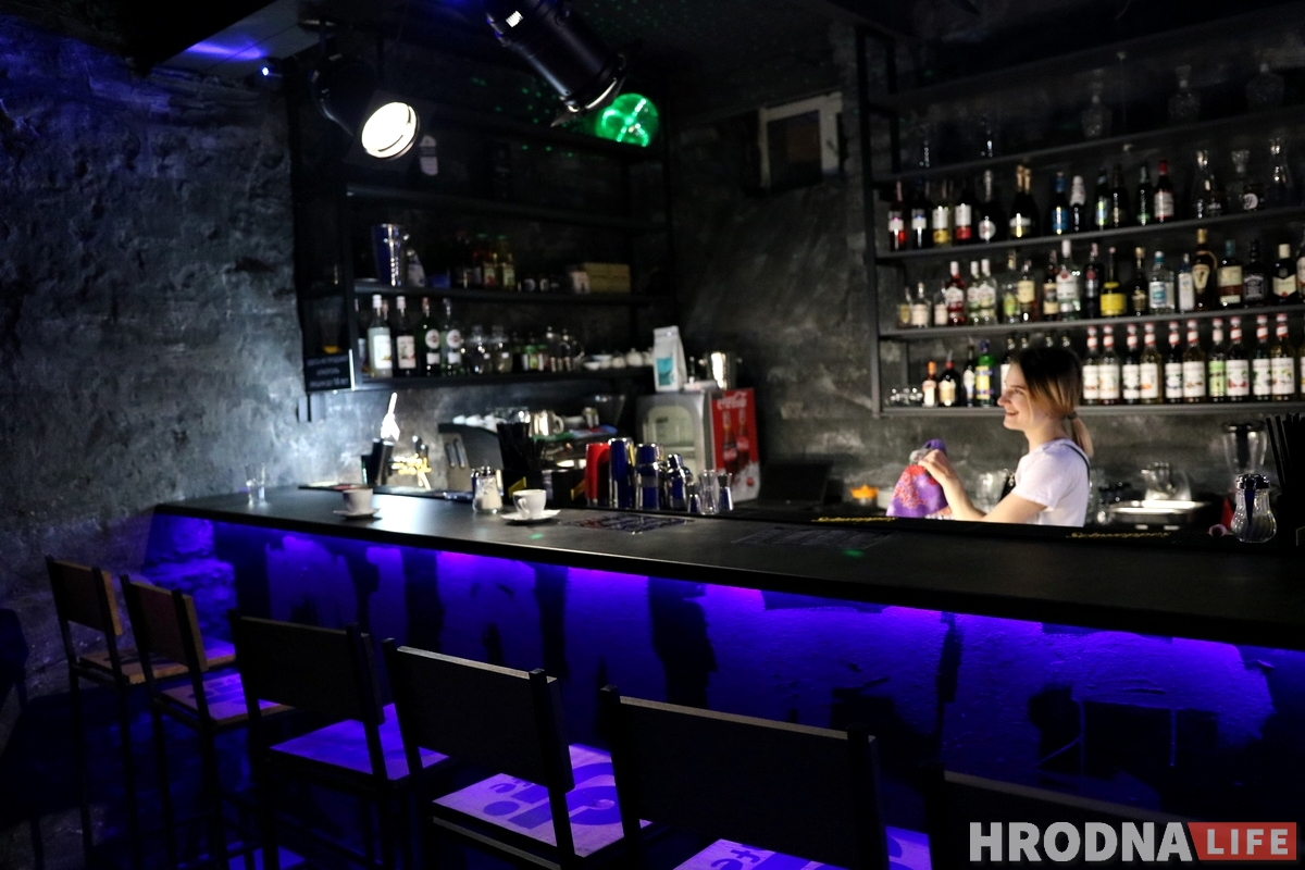 «Махровой попсы здесь точно не будет». На Мостовой в подвалах открылось Dj Cafe «Махровой попсы здесь точно не будет». На Мостовой в подвалах открылось Dj Cafe