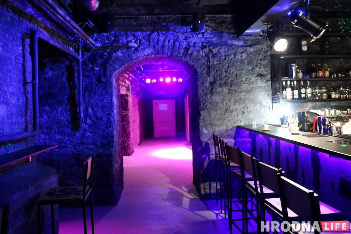 «Махровой попсы здесь точно не будет». На Мостовой в подвалах открылось Dj Cafe «Махровой попсы здесь точно не будет». На Мостовой в подвалах открылось Dj Cafe