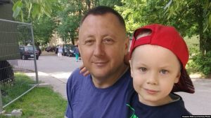 Мальчик из Гродно, которого искали два месяца, встретился с матерью. Отца будут судить Хлопчык з Горадні, якога шукалі два месяцы, сустрэўся з маці. Бацьку будуць судзіць