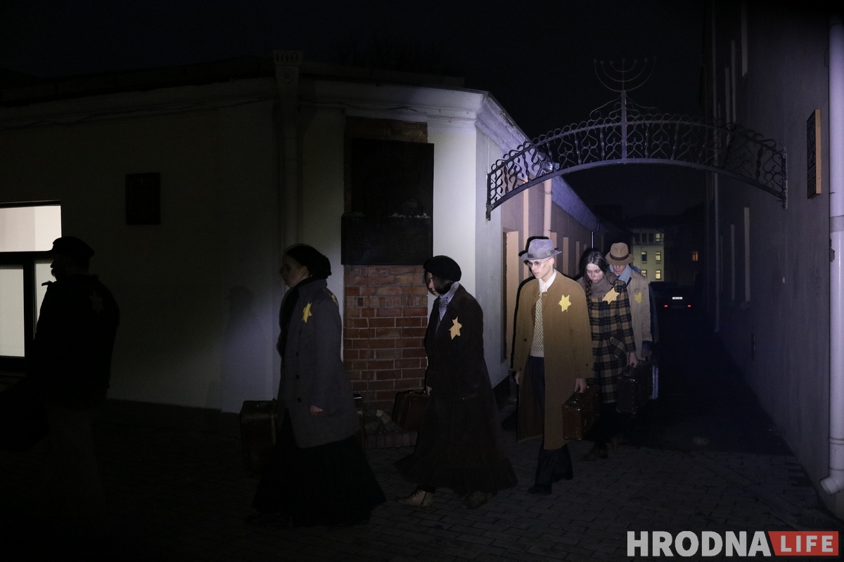 "Молчаливый" перформанс в память жертв Холокоста прошел в Гродно "Молчаливый" перформанс в память жертв Холокоста прошел в Гродно