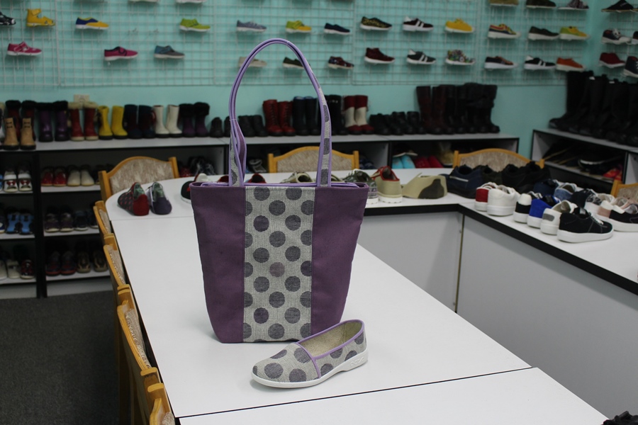 Лидская обувная фабрика начала изготавливать льняные сумки и рюкзаки Фота: lidanews.by