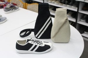 Лидская обувная фабрика начала изготавливать льняные сумки и рюкзаки Фота: lidanews.by