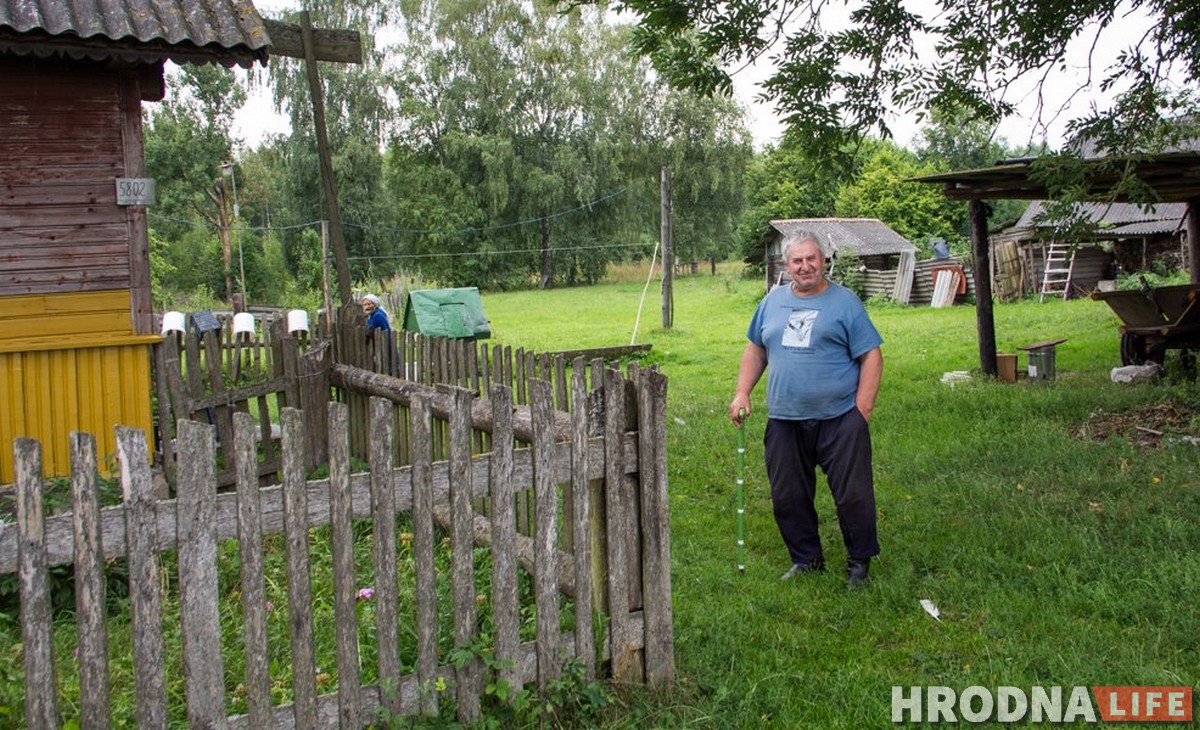 «Дарогі няма, крама зачынілася, але ў горад не паеду». Як жывуць апошнія жыхары выміраючых вёсак пад Гродна