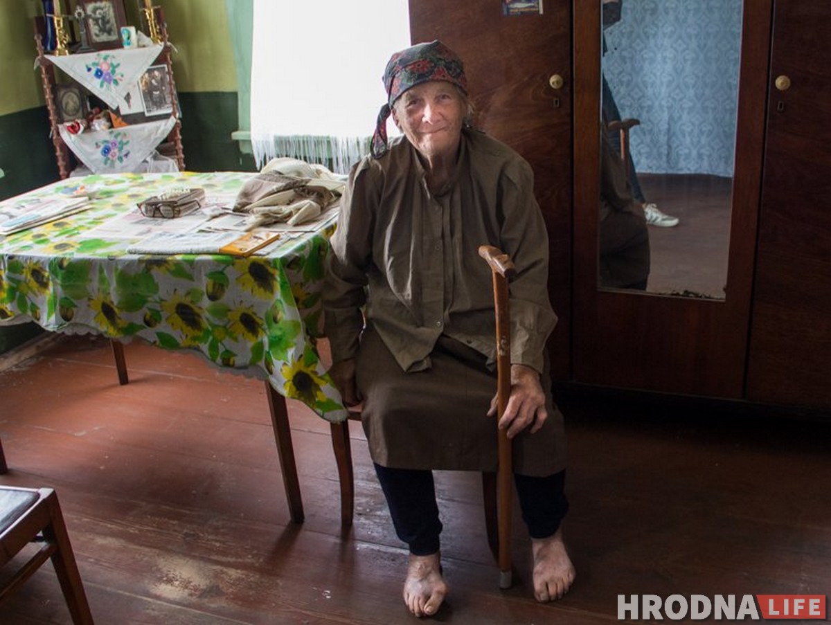 «Дарогі няма, крама зачынілася, але ў горад не паеду». Як жывуць апошнія жыхары выміраючых вёсак пад Гродна