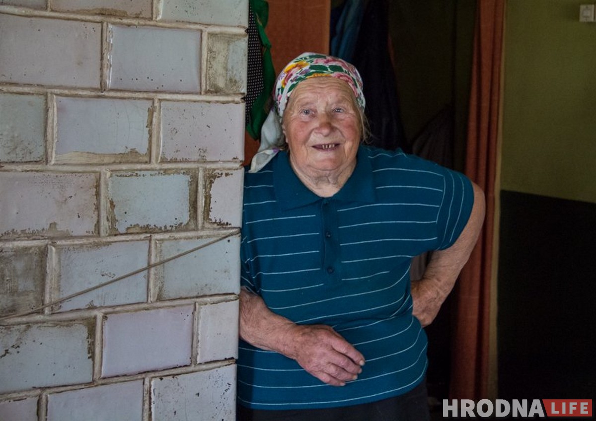 «Дарогі няма, крама зачынілася, але ў горад не паеду». Як жывуць апошнія жыхары выміраючых вёсак пад Гродна
