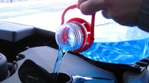 В Гродно запретили продавать три вида "омывайки" из-за высокого содержания метанола