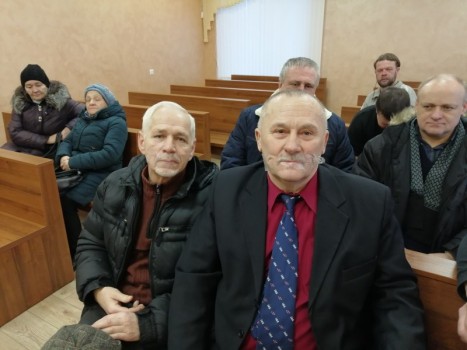 Активисты в суде заклеили себе рот и спели гимн БНР Активисты в суде заклеили себе рот и спели гимн БНР