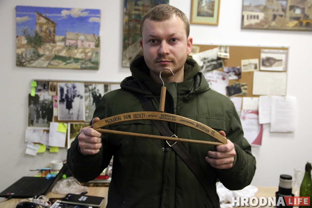 Вешалка з гісторыяй: глядзіце, якую "хрысціянскую" рэч прынёс чытач у рэдакцыю Hrodna.life