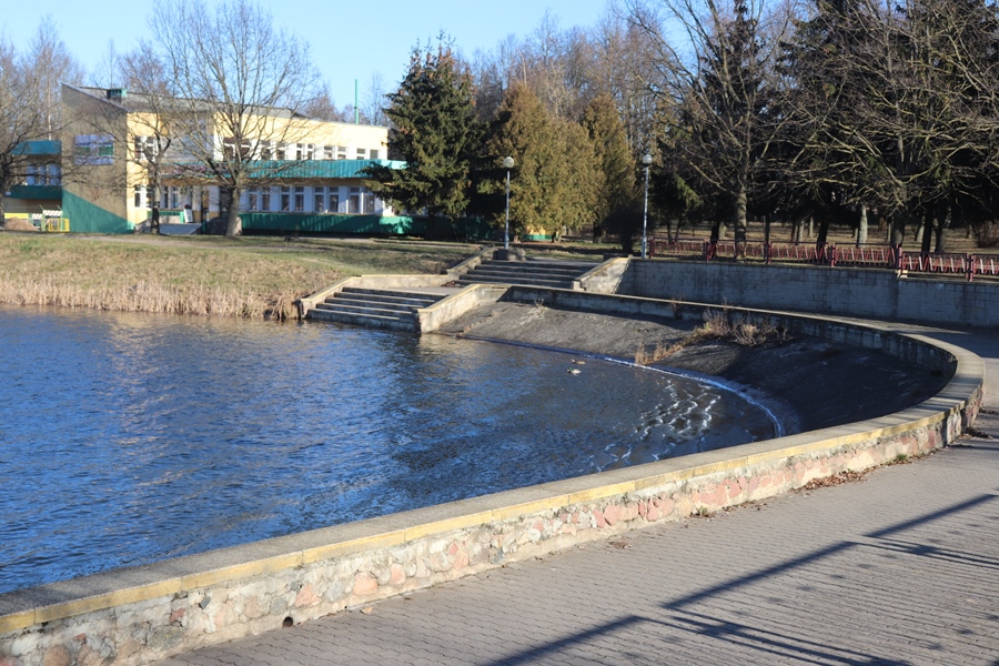 «Кінуў пакет з красоўкамі і скокнуў у ваду». Курсант-памежнік у Лідзе выратаваў школьніка, які ледзь не патануў