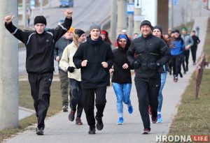 «Мы начинаем разбегивать Гродно». 23 февраля гродненцы пробежались вокруг города