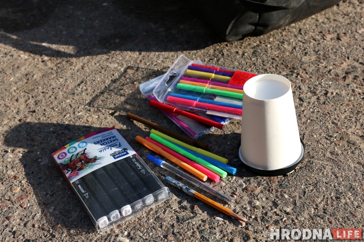 На донышке: гродненец рисует достопримечательности города на стаканчиках из-под кофе На донышке: гродненец рисует достопримечательности города на стаканчиках из-под кофе