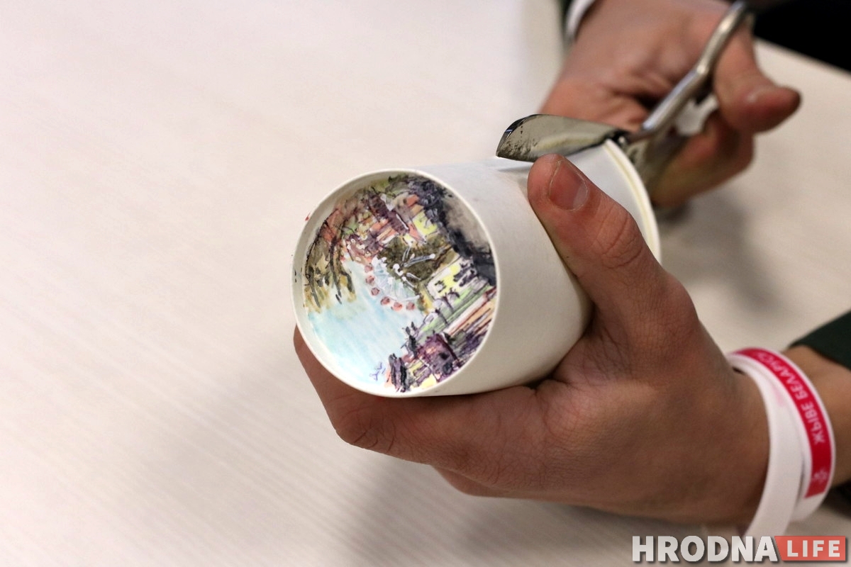 На донышке: гродненец рисует достопримечательности города на стаканчиках из-под кофе На донышке: гродненец рисует достопримечательности города на стаканчиках из-под кофе