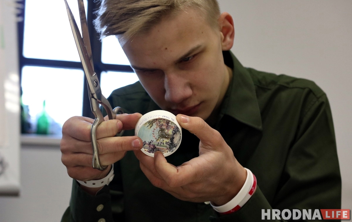 На донышке: гродненец рисует достопримечательности города на стаканчиках из-под кофе На донышке: гродненец рисует достопримечательности города на стаканчиках из-под кофе