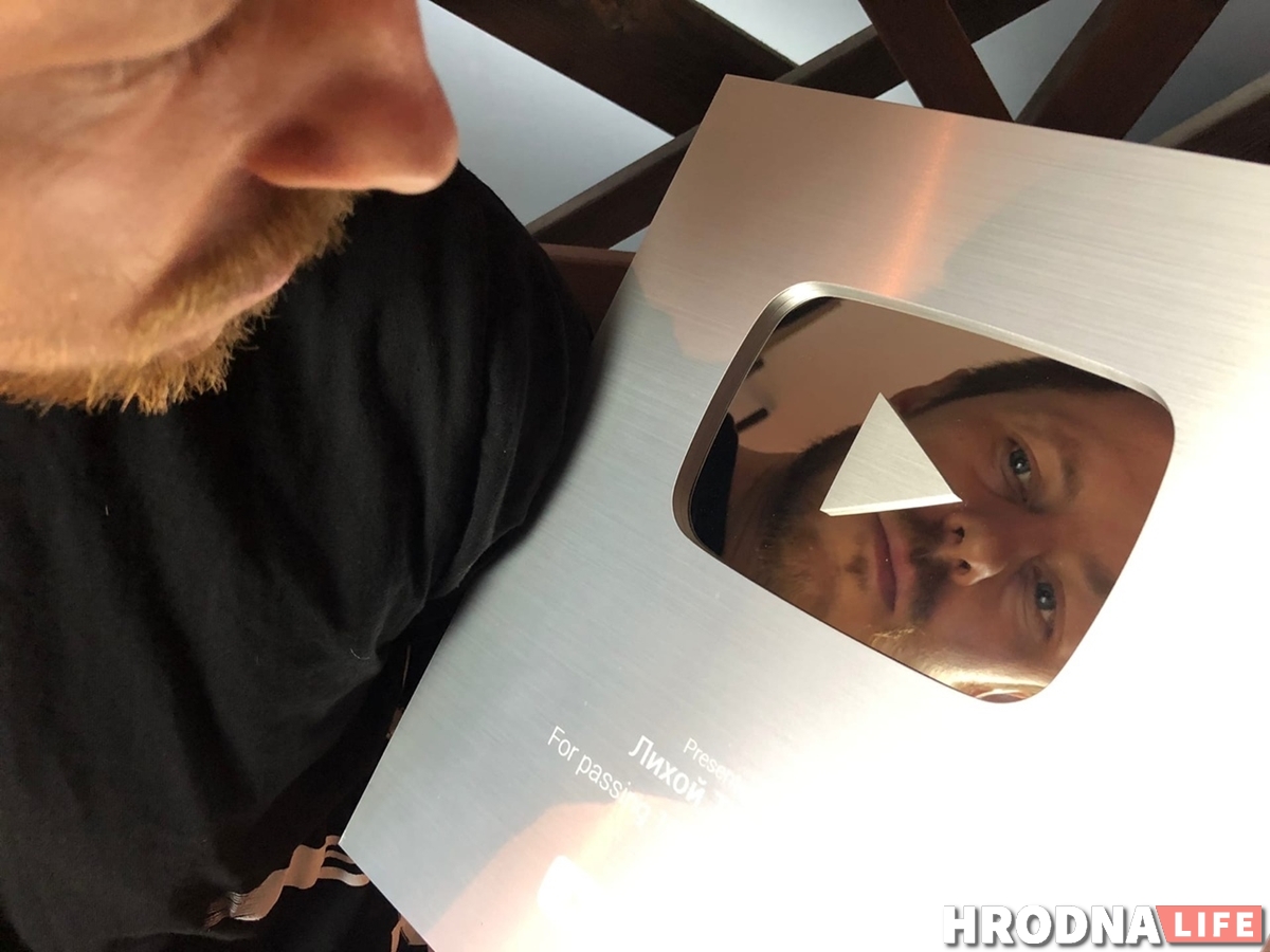 "Лихой топор" из Гродно получил серебряную кнопку YouTube: как столы из эпоксидки набирают сотни тысяч просмотров