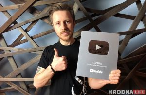 "Лихой топор" из Гродно получил серебряную кнопку YouTube: как столы из эпоксидки набирают сотни тысяч просмотров