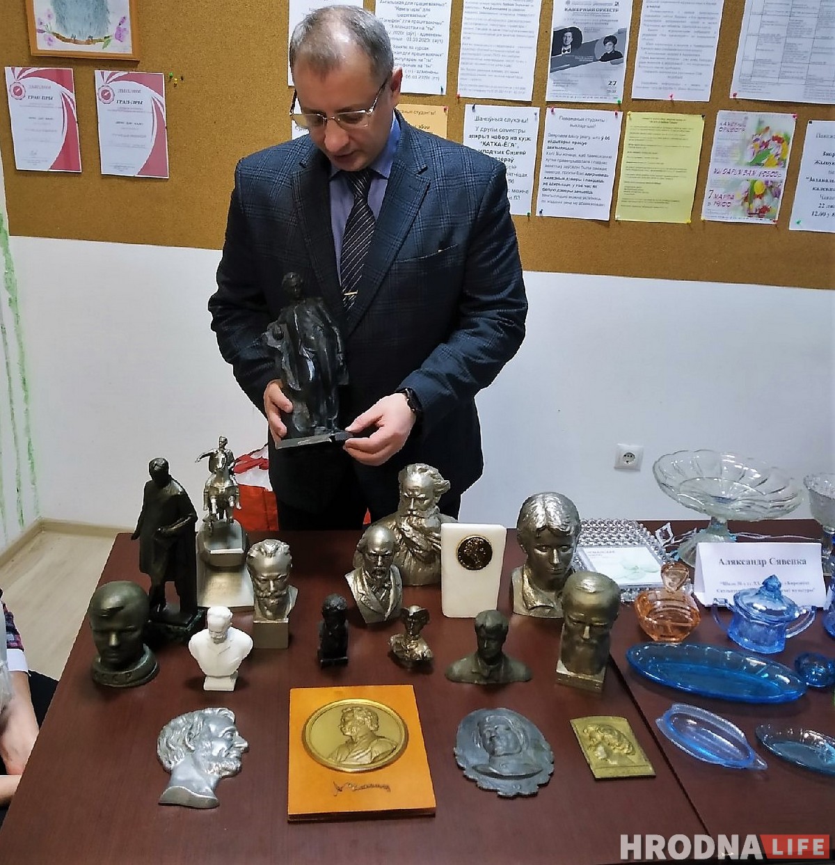 От конфетных фантиков до осколков Помпеи. На Живой библиотеке рассказали, что коллекционируют гродненцы