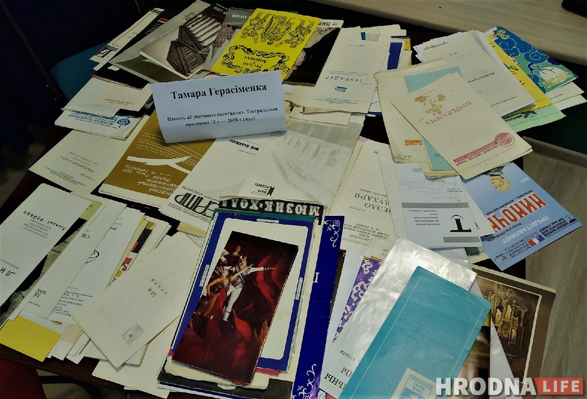 От конфетных фантиков до осколков Помпеи. На Живой библиотеке рассказали, что коллекционируют гродненцы От конфетных фантиков до осколков Помпеи. На Живой библиотеке рассказали, что коллекционируют гродненцы