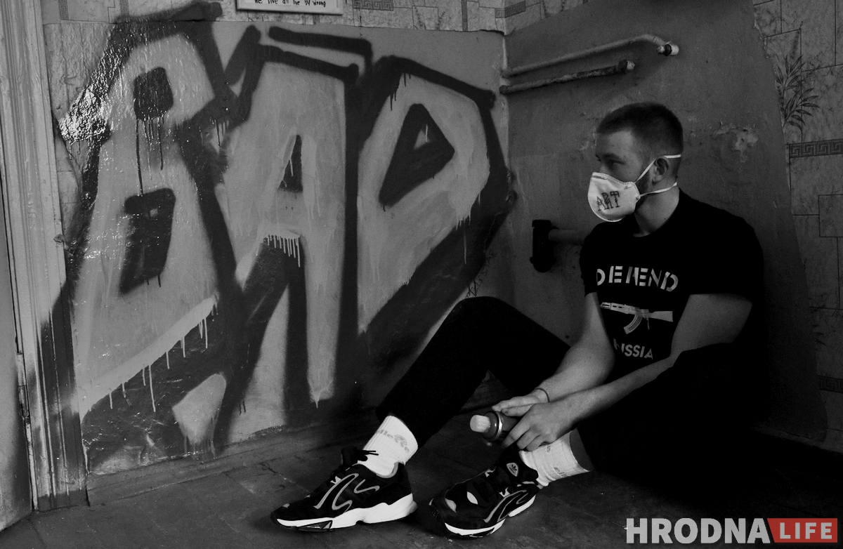 Галерея одного дня: молодые художники выставились в пустой квартире в центре Гродно