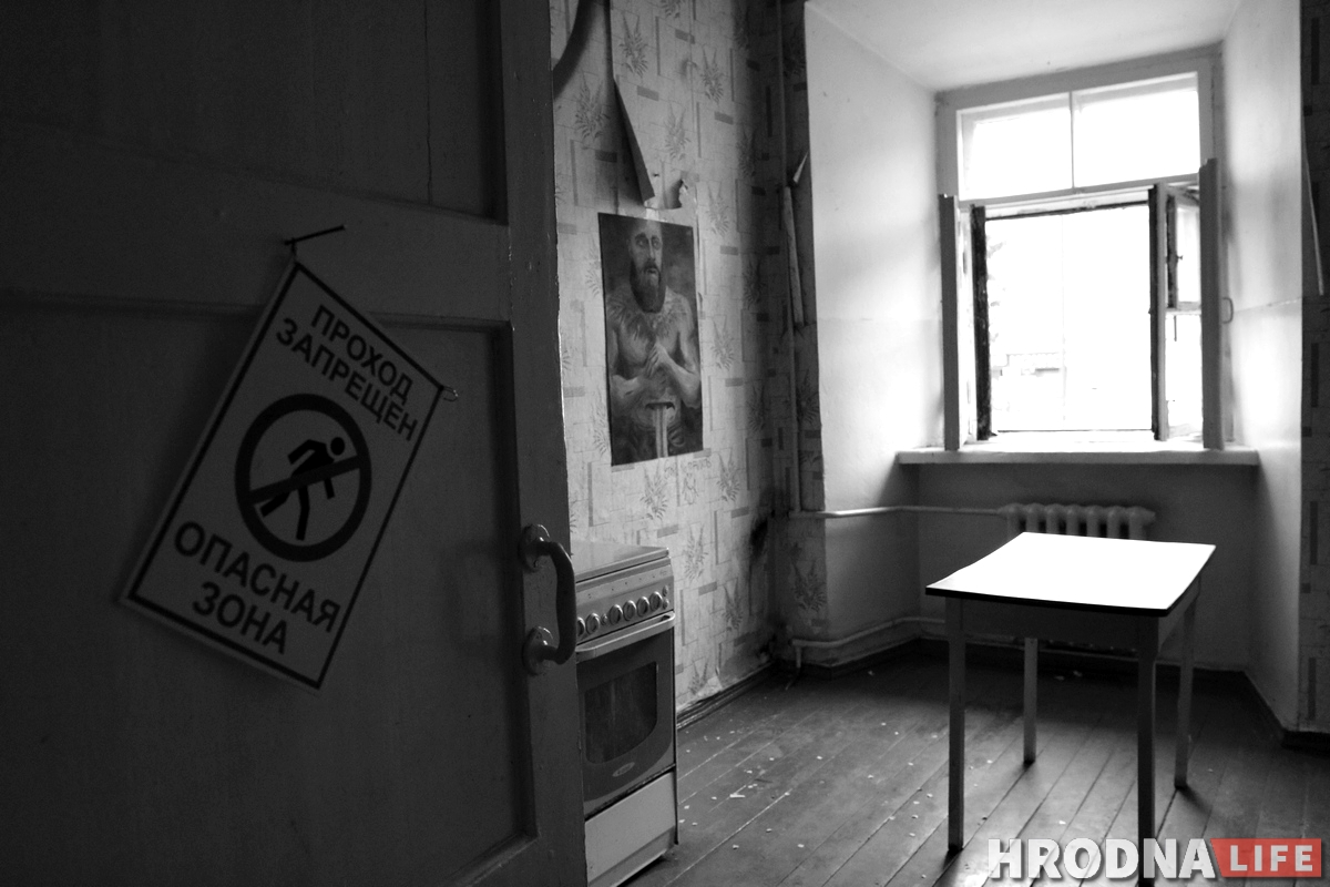 Галерея одного дня: молодые художники выставились в пустой квартире в центре Гродно