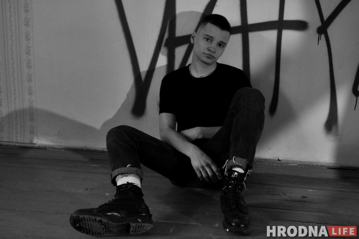 Галерея одного дня: молодые художники выставились в пустой квартире в центре Гродно