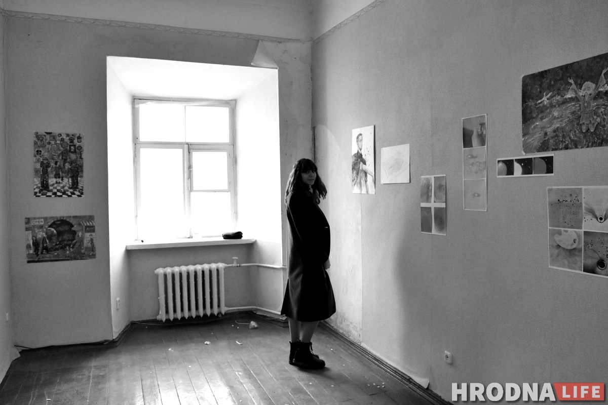 Галерея одного дня: молодые художники выставились в пустой квартире в центре Гродно