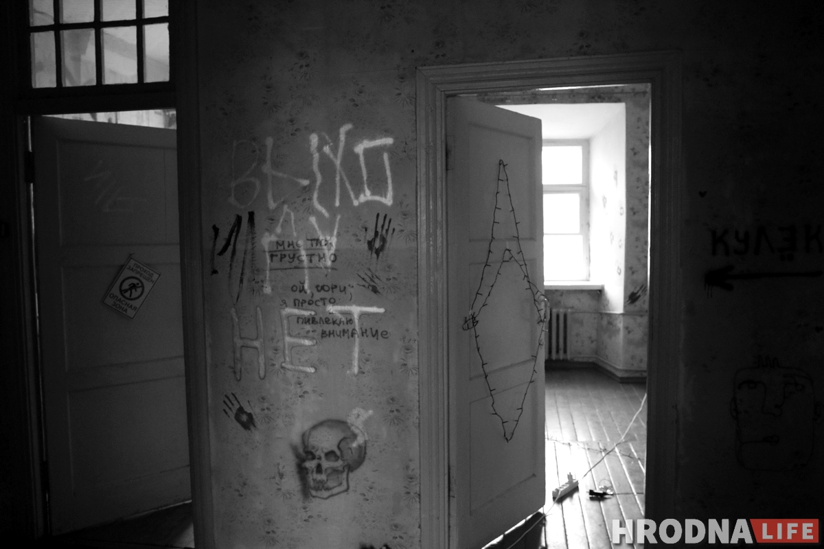 Галерея одного дня: молодые художники выставились в пустой квартире в центре Гродно