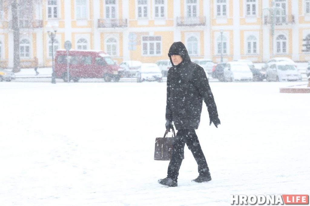 Дождались? В Гродно выпал снег и он уже тает