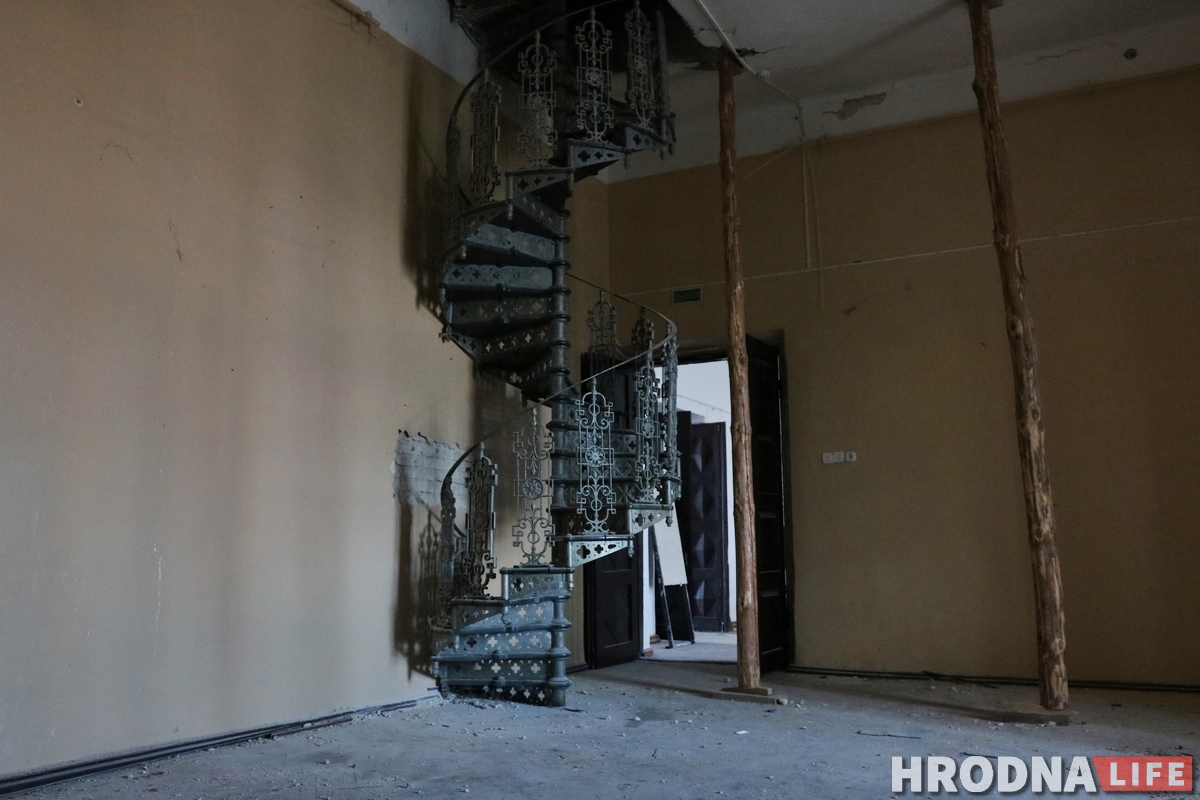 Туалета в королевских покоях не будет: польских специалистов ознакомили с ходом реконструкции Старого замка Туалета в королевских покоях не будет: польских специалистов ознакомили с ходом реконструкции Старого замка