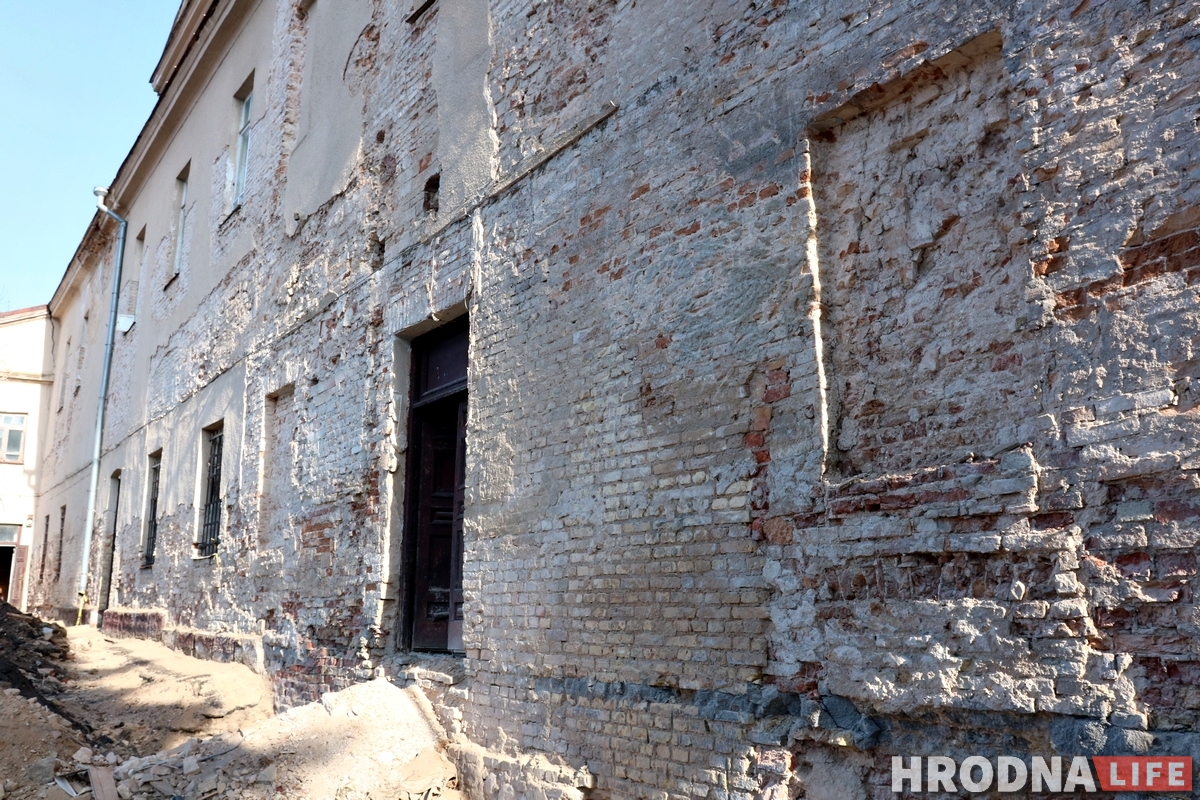 Туалета в королевских покоях не будет: польских специалистов ознакомили с ходом реконструкции Старого замка Туалета в королевских покоях не будет: польских специалистов ознакомили с ходом реконструкции Старого замка
