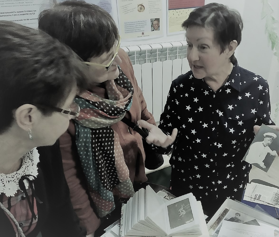 От конфетных фантиков до осколков Помпеи. На Живой библиотеке рассказали, что коллекционируют гродненцы