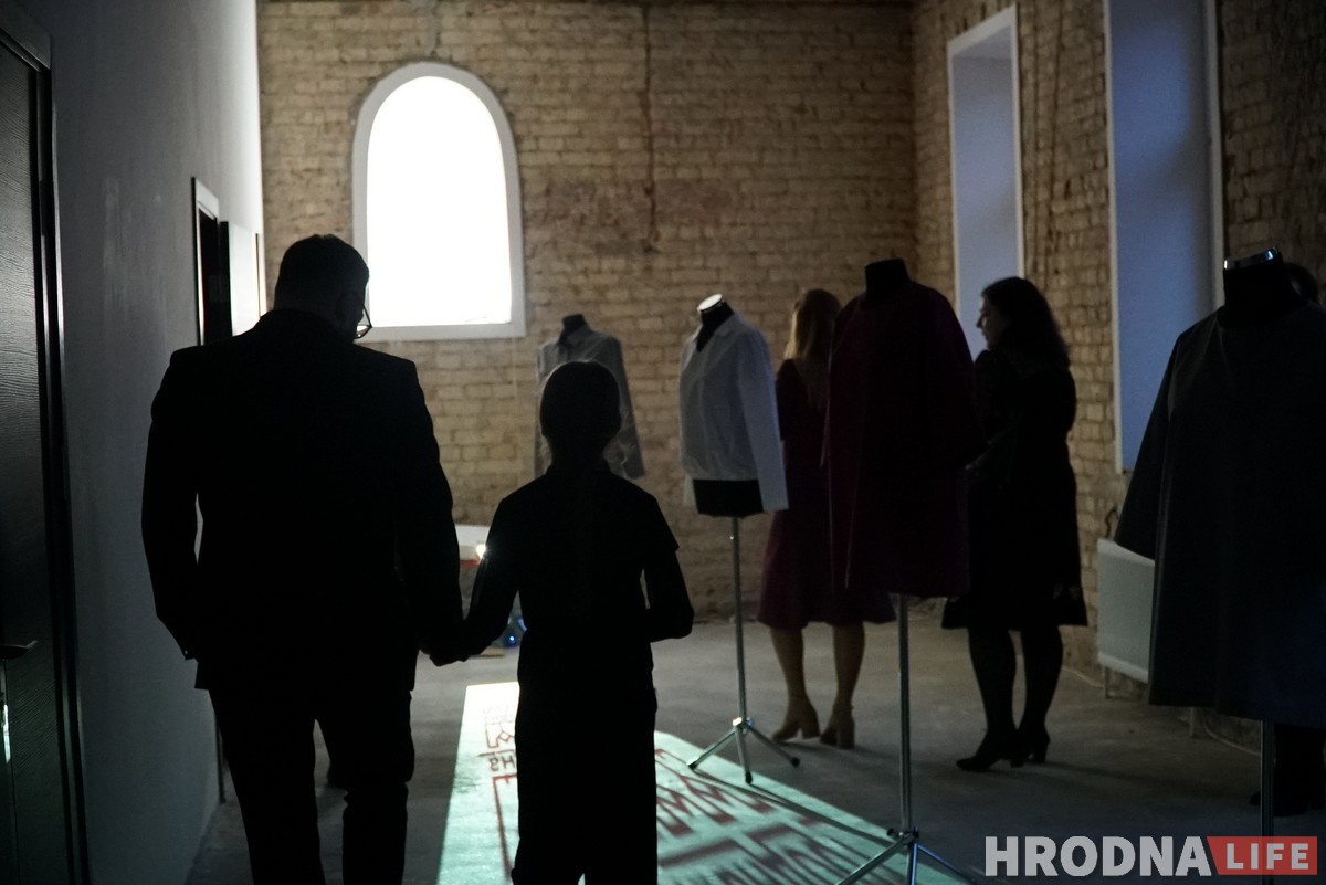 Перформанс, музыка и дефиле. Детский хоспис делает благотворительность модным трендом Гродно Перформанс, музыка и дефиле. Детский хоспис делает благотворительность модным трендом Гродно