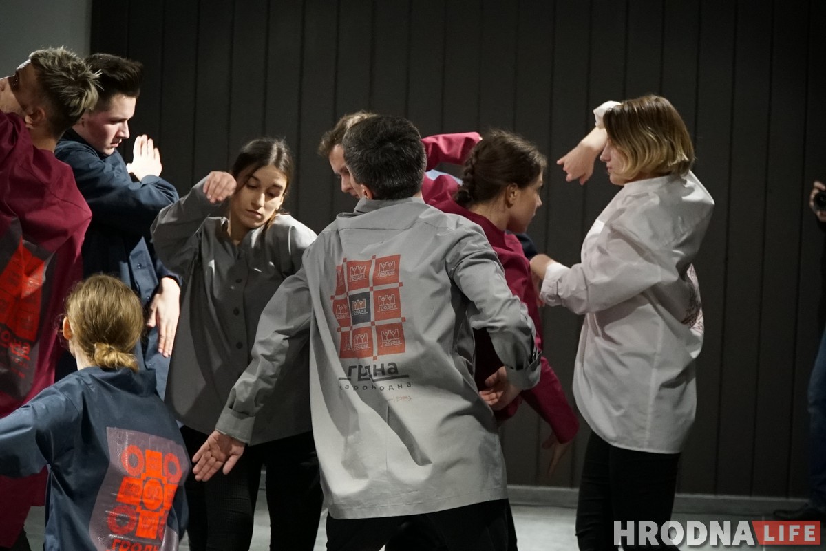 Перформанс, музыка и дефиле. Детский хоспис делает благотворительность модным трендом Гродно Перформанс, музыка и дефиле. Детский хоспис делает благотворительность модным трендом Гродно