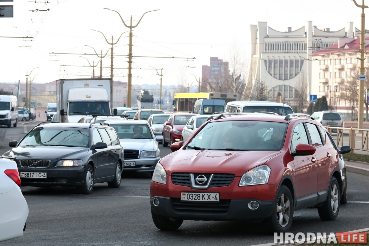 У цэнтры Гродна заторы з-за аварыі на Старым мосце і закрыцця Вялікай Траецкай