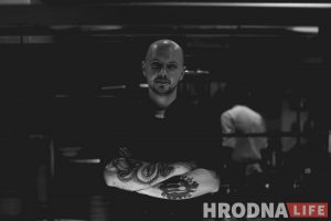 «Повар в курилке» и «человек с ножом». Шеф из Гродно стал писателем и представил первую книгу шеф-повар Сергей Моховцов