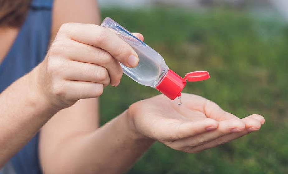 В Гродно ликеро-водочный завод наладил производство антисептика, чтобы выжить антисептик